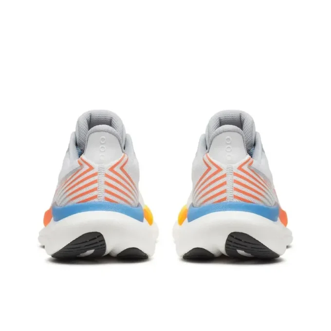 Dam Every Woman’s Marathon x Saucony Triumph 23 Dam Every Woman’s Marathon x Saucony Triumph 23