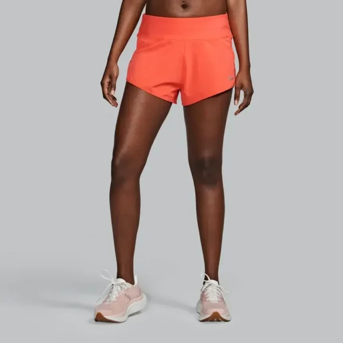 Outpace 2.5″ split shorts för dam Outpace 2.5″ split shorts för dam