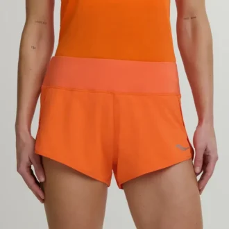 Outpace 2.5″ split shorts för dam