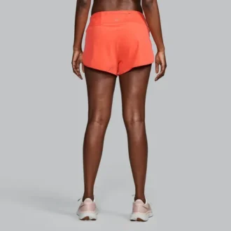 Outpace 2.5″ split shorts för dam