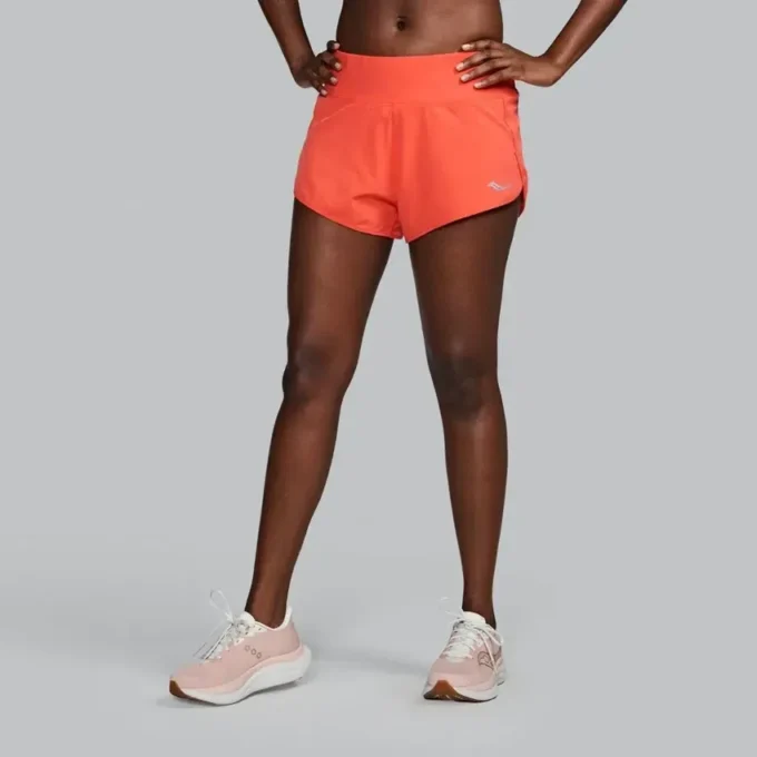Outpace 2.5″ split shorts för dam Outpace 2.5″ split shorts för dam