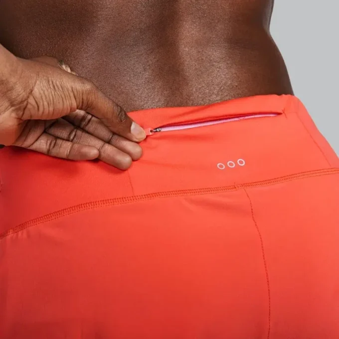 Outpace 2.5″ split shorts för dam Outpace 2.5″ split shorts för dam