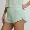 Outpace 2.5″ split shorts för dam Outpace 2.5″ split shorts för dam