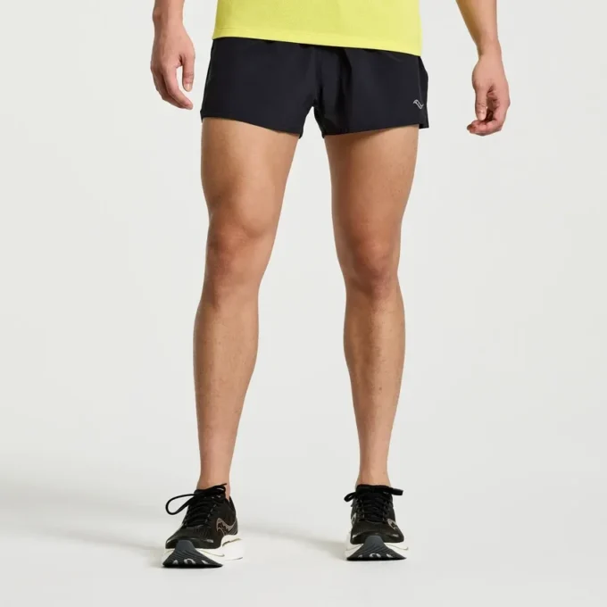 Outpace 2,5″ split shorts för herr Outpace 2,5″ split shorts för herr