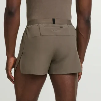 Outpace 2,5″ split shorts för herr