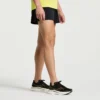 Outpace 2,5″ split shorts för herr Outpace 2,5″ split shorts för herr