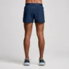 Outpace 2,5″ split shorts för herr Outpace 2,5″ split shorts för herr