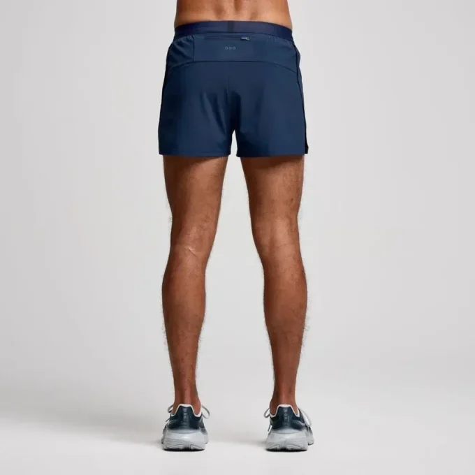 Outpace 2,5″ split shorts för herr Outpace 2,5″ split shorts för herr