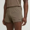 Outpace 2,5″ split shorts för herr Outpace 2,5″ split shorts för herr
