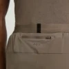Outpace 2,5″ split shorts för herr Outpace 2,5″ split shorts för herr