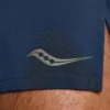 Outpace 2,5″ split shorts för herr Outpace 2,5″ split shorts för herr