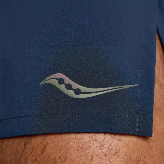 Outpace 2,5″ split shorts för herr Outpace 2,5″ split shorts för herr