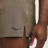 Outpace 2,5″ split shorts för herr Outpace 2,5″ split shorts för herr
